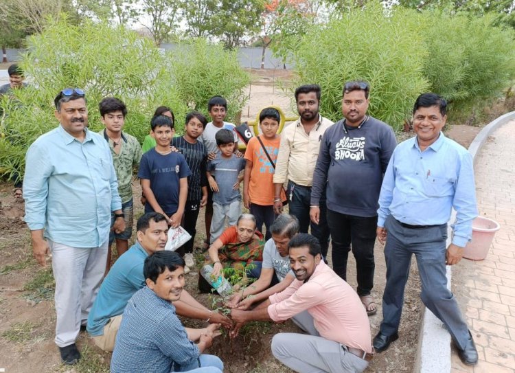 चिमुकल्यांचे नाव झाडाला देऊन वृक्ष संवर्धन करा : अक्षय शहरकर