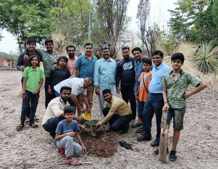 चिमुकल्यांचे नाव झाडाला देऊन वृक्ष संवर्धन करा : अक्षय शहरकर