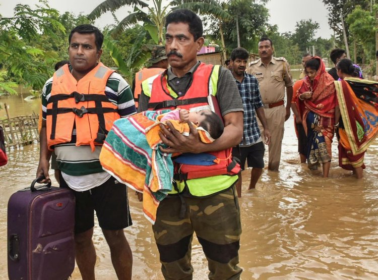 आसाम आणि त्रिपुरामधील पुरामुळे ५५ जण मृत्युमुखी, १९ लाख बेघर