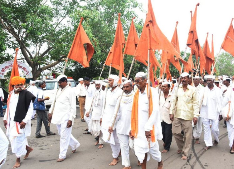 टाळ-मृदंगाच्या गजरात तुकाराम महाराज पालखीचे पंढरपूरकडे प्रस्थान